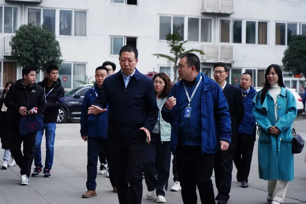 四川省司法廳領導調研藍海，并召開中小企業權益保障座談會(圖1)