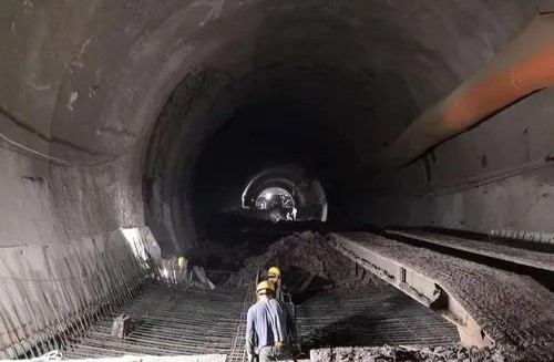 在隧道仰拱施工中遇到滲漏問題該怎么處理？(圖1)