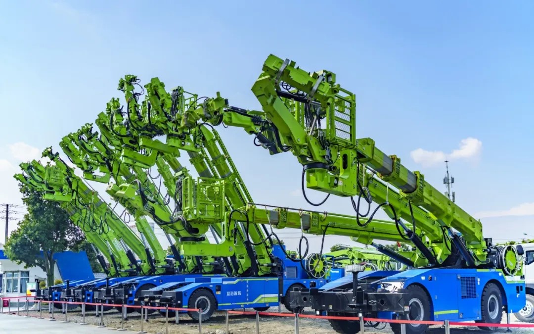 《四川日報(bào)》頭版報(bào)道：藍(lán)海智能新一批大型智能裝備準(zhǔn)備發(fā)往全國(圖2)