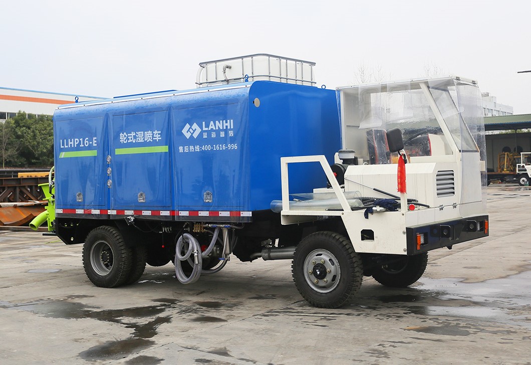 濕噴臺車，一種集行走、泵送、噴射功能于一體的大型智能化工程機械(圖1)