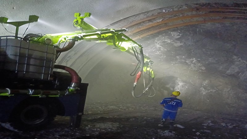 采礦中的噴射混凝土是什么？地下采礦中的噴射混凝土的作用是什么？(圖1)