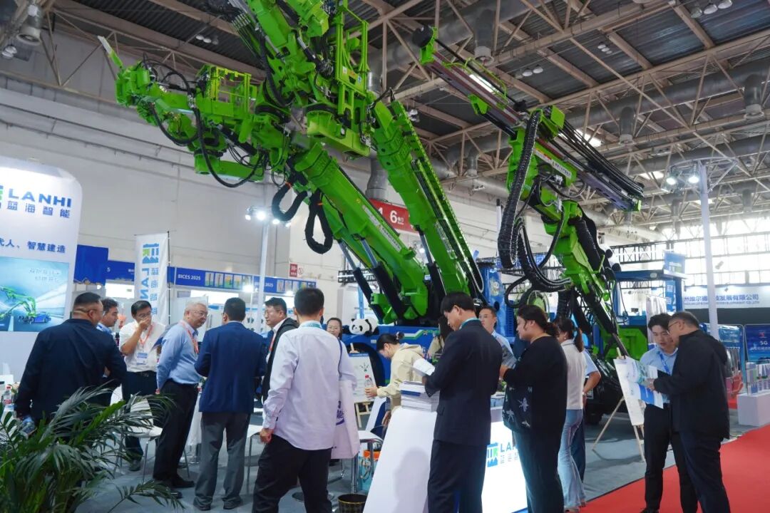 【BICES 2025現(xiàn)場回顧】藍海智能圓滿收官第十七屆北京工程機械展(圖2)